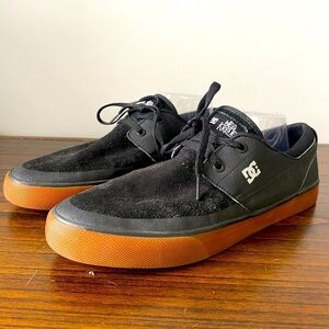 DC Shoe Co, 12, men’s black suede Wes Kremer II gum sole skateboarding shoe